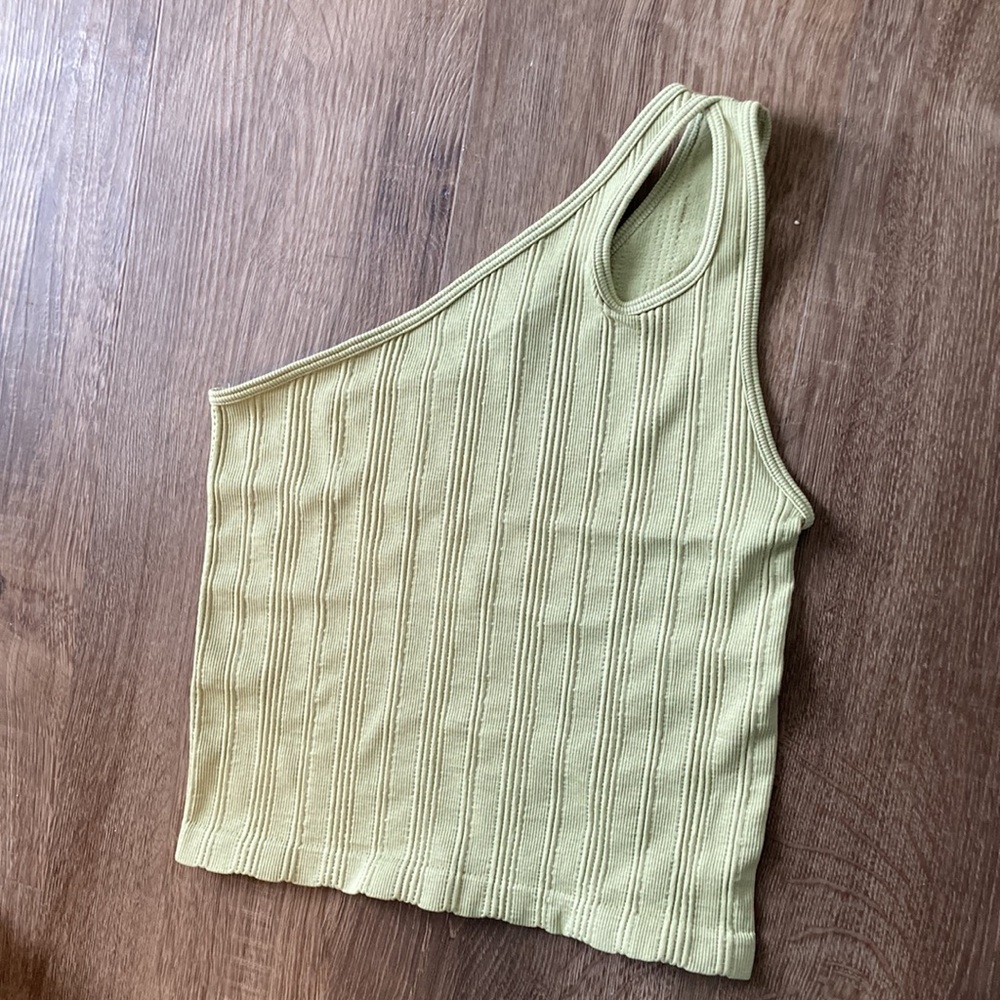 One shoulder crop tank
